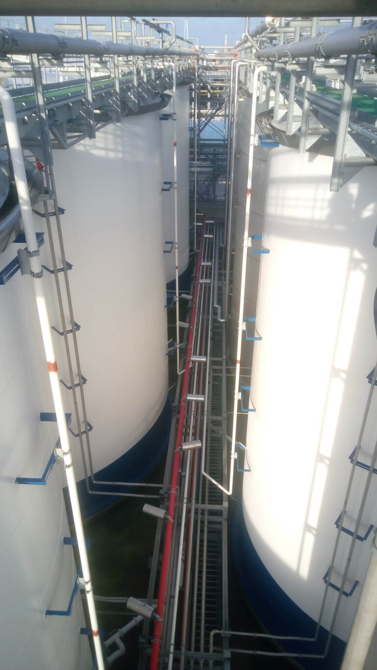 realisatie 3d ontwerp piping voor tankenpark
