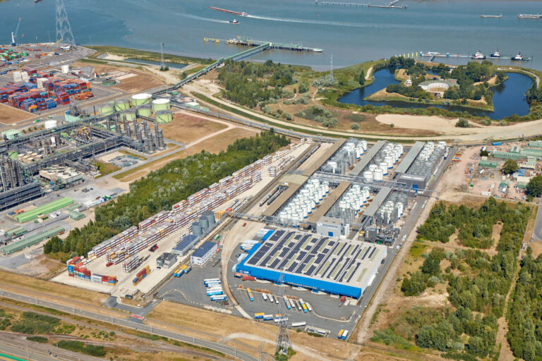 Luchtfoto van greenfield project, realisatie van nieuwe tank terminal